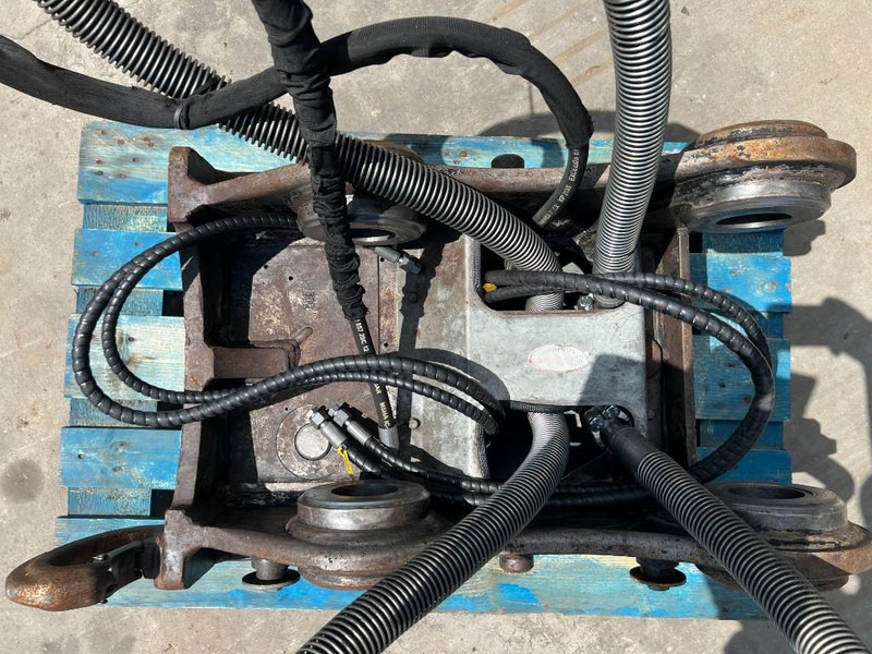 Quick coupler for Construction machinery OilQuick OQ70/55 - 323E: picture 13