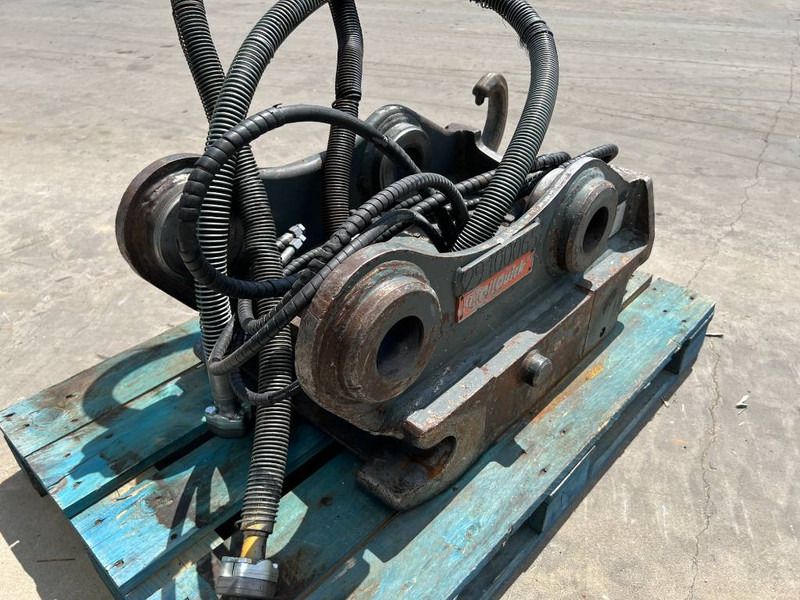 OilQuick OQ70/55 - 323E - Quick coupler for Construction machinery: picture 5 OilQuick OQ70/55 - 323E - Quick coupler for Construction machinery: picture 5