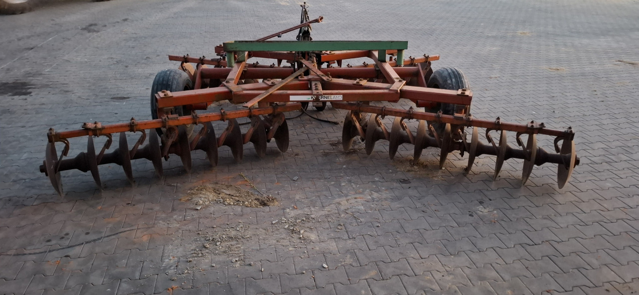 Kverneland 4 m - Disc harrow: picture 1 Kverneland 4 m - Disc harrow: picture 1