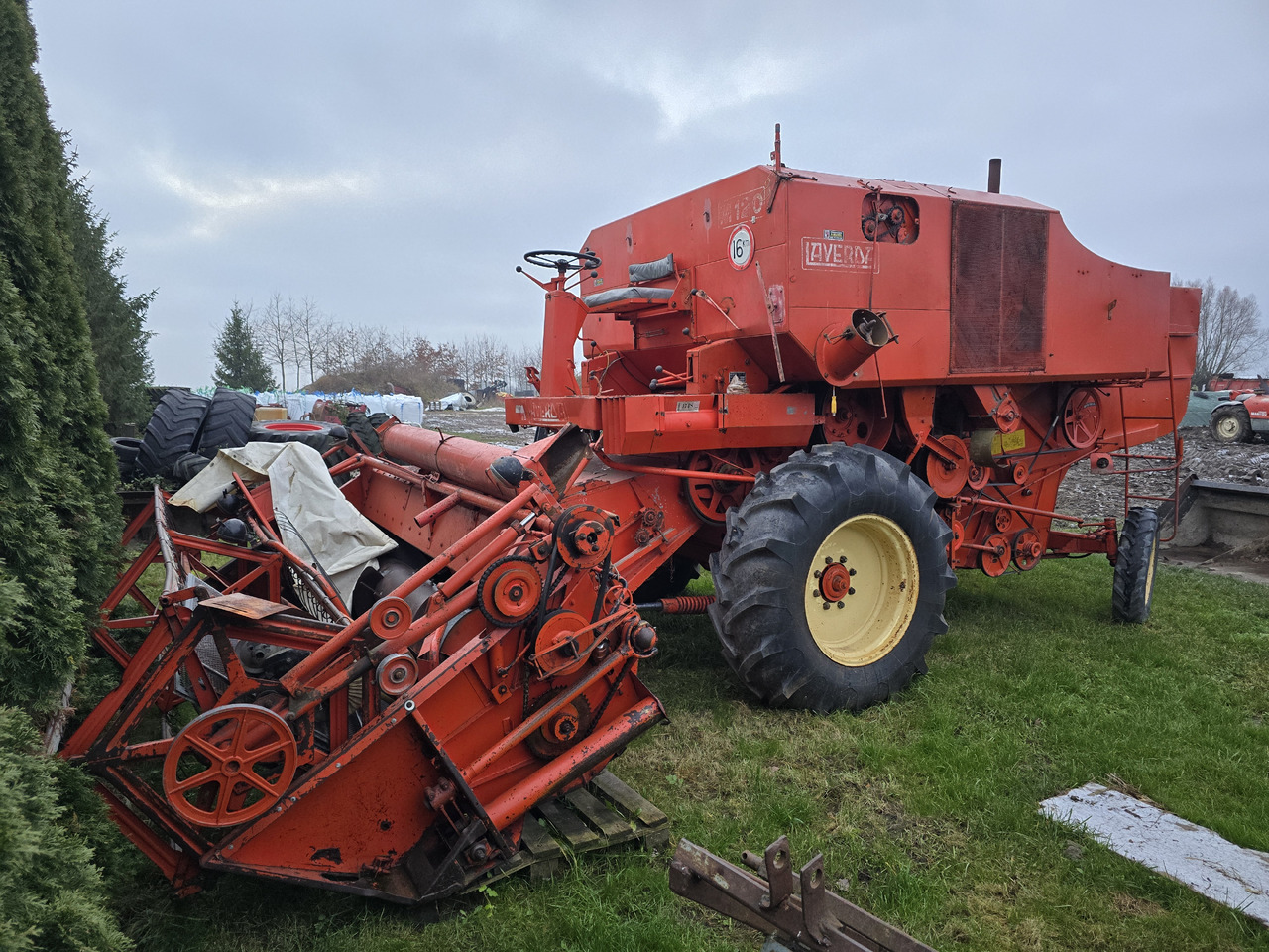 LAVERDA M120 - Combine harvester: picture 1 LAVERDA M120 - Combine harvester: picture 1