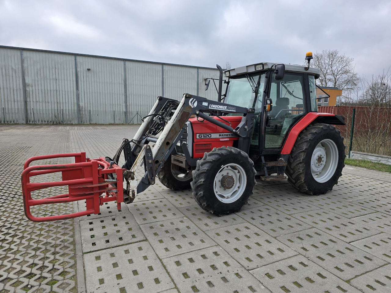 MASSEY-FERGUSON 6120 - Farm tractor: picture 1 MASSEY-FERGUSON 6120 - Farm tractor: picture 1
