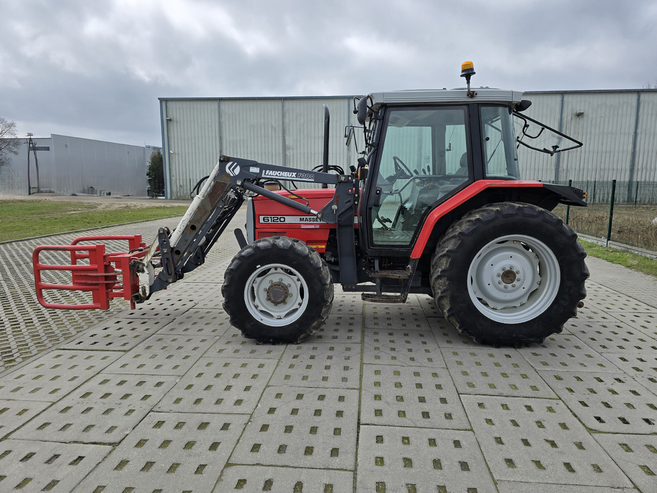 MASSEY-FERGUSON 6120 - Farm tractor: picture 3 MASSEY-FERGUSON 6120 - Farm tractor: picture 3