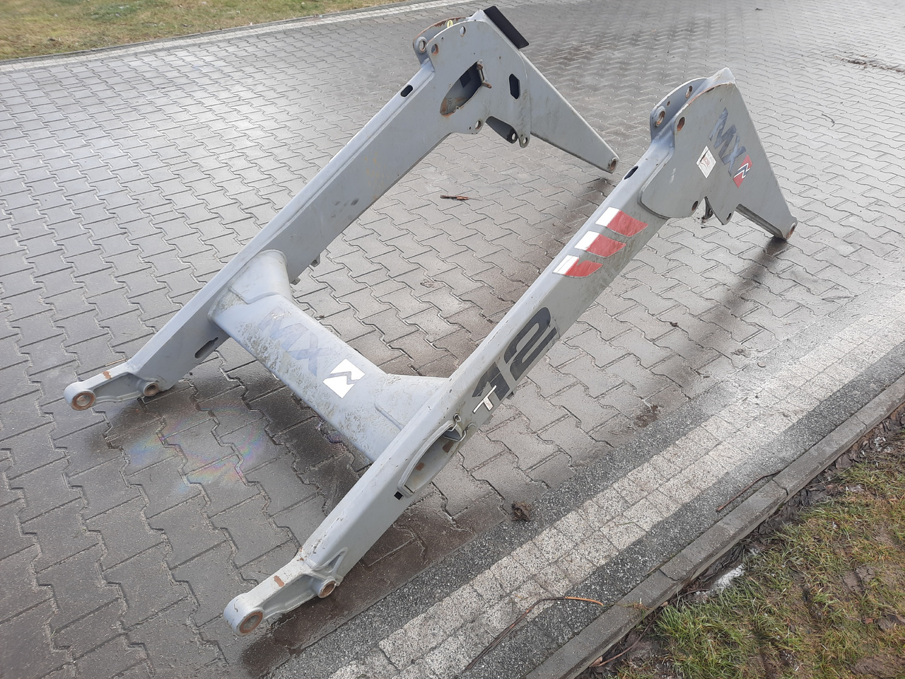 Front loader for tractor for Agricultural machinery Mailleux MX T12: picture 6