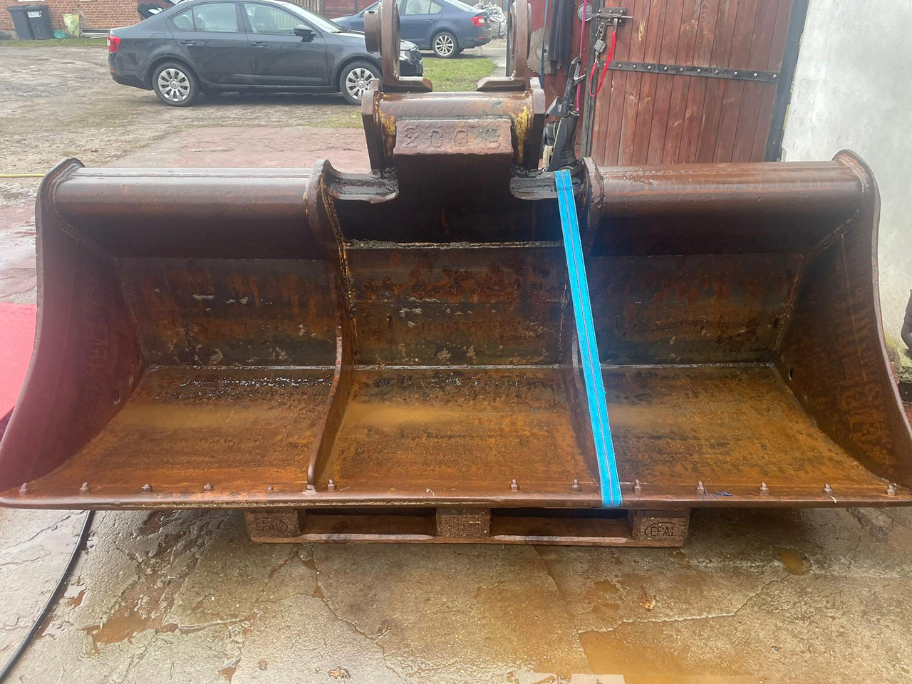 - Excavator bucket: picture 1 - Excavator bucket: picture 1