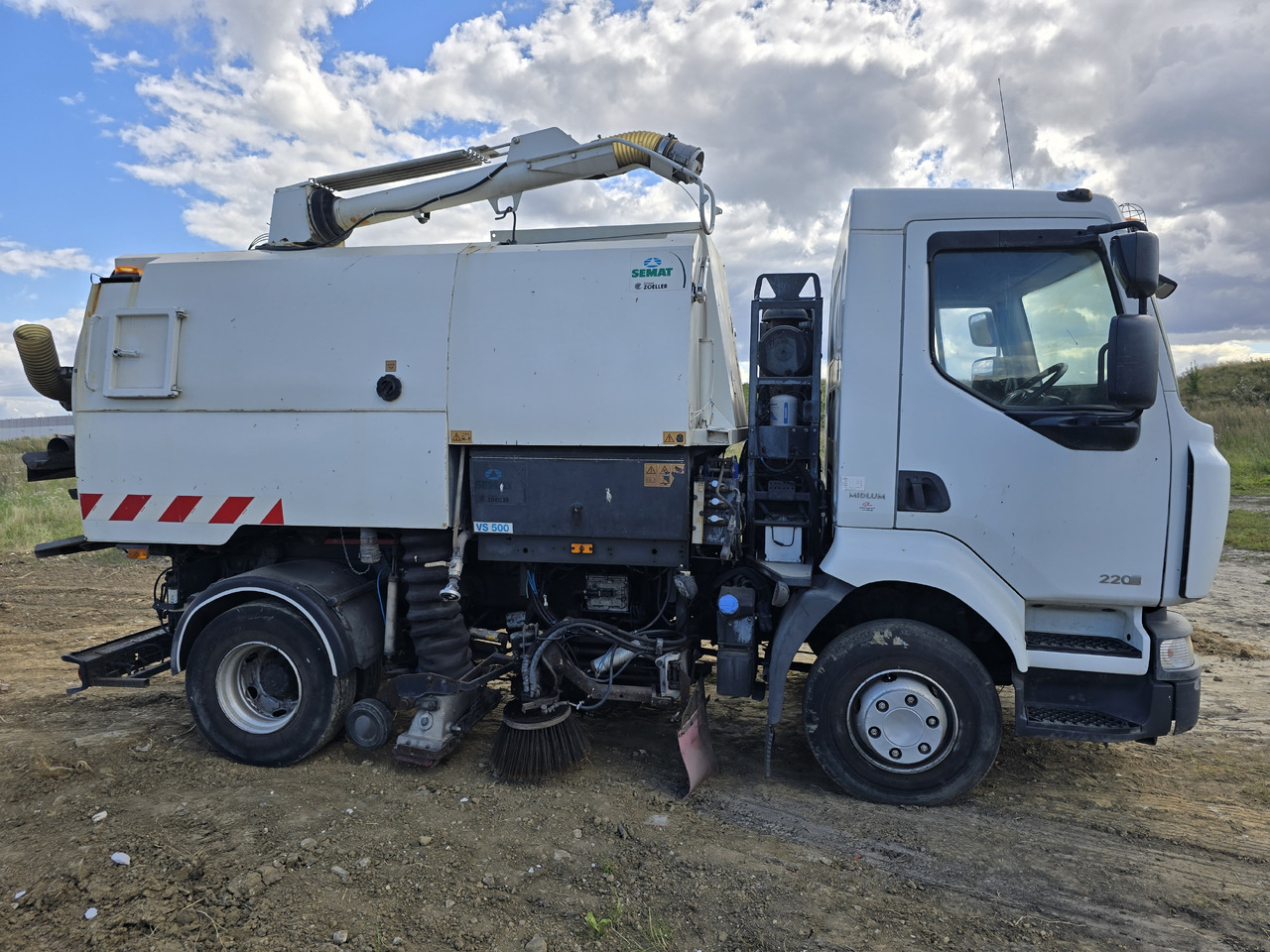 RENAULT Midlum - Road sweeper: picture 2 RENAULT Midlum - Road sweeper: picture 2