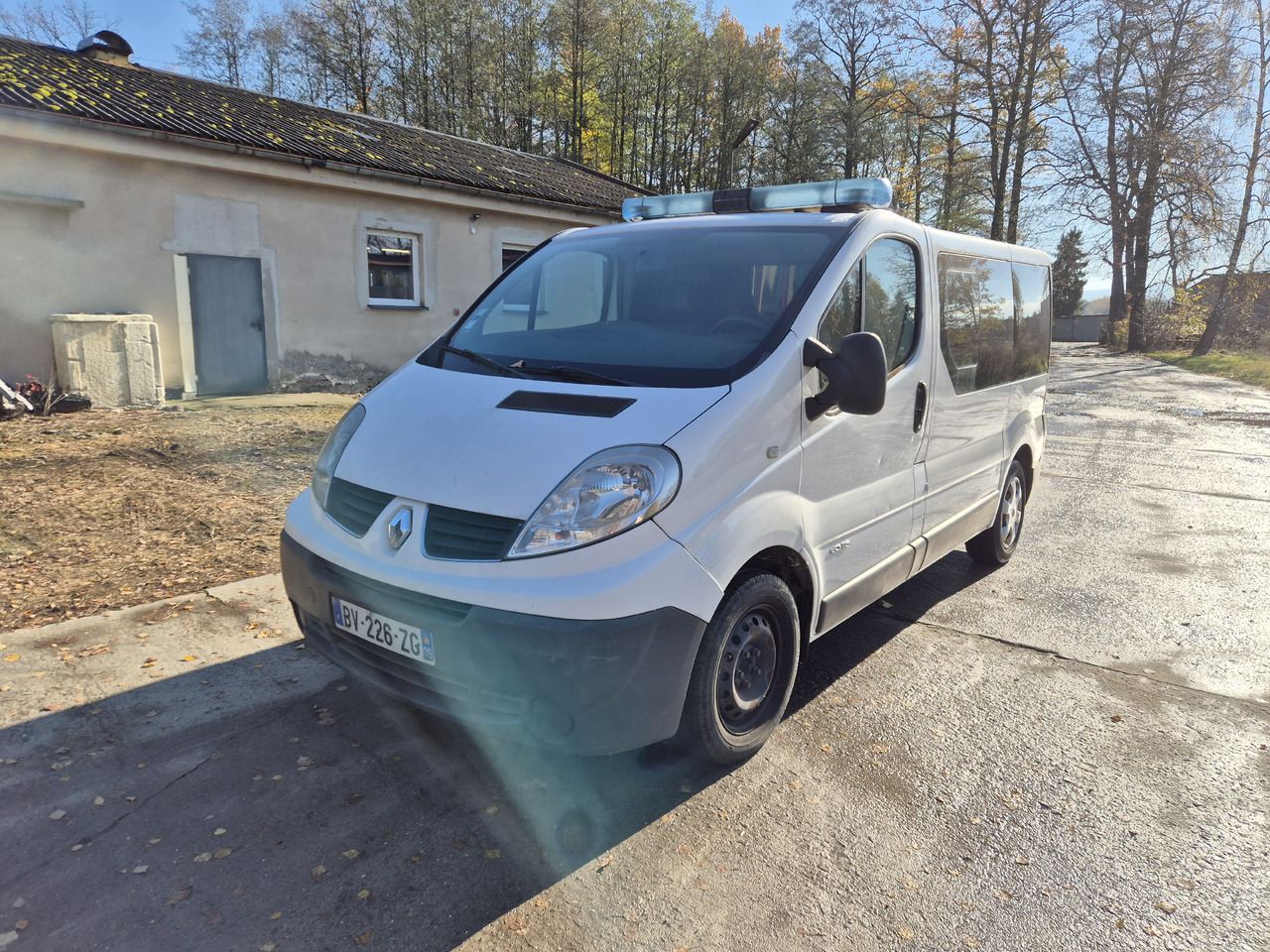 RENAULT Trafic 2.0 dCi 115 KM - Ambulance: picture 3 RENAULT Trafic 2.0 dCi 115 KM - Ambulance: picture 3