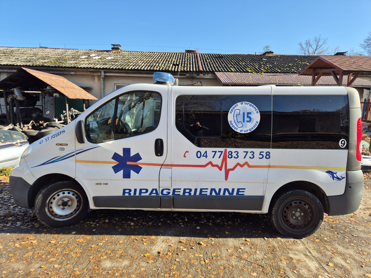RENAULT Trafic 2.0 dCi 115 KM - Ambulance: picture 1 RENAULT Trafic 2.0 dCi 115 KM - Ambulance: picture 1