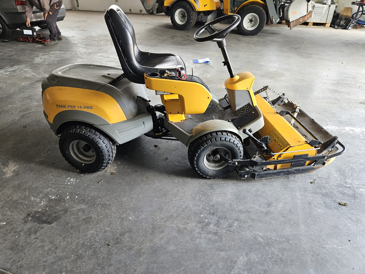 Stiga Park Pro 16 4WD - Garden mower: picture 2 Stiga Park Pro 16 4WD - Garden mower: picture 2