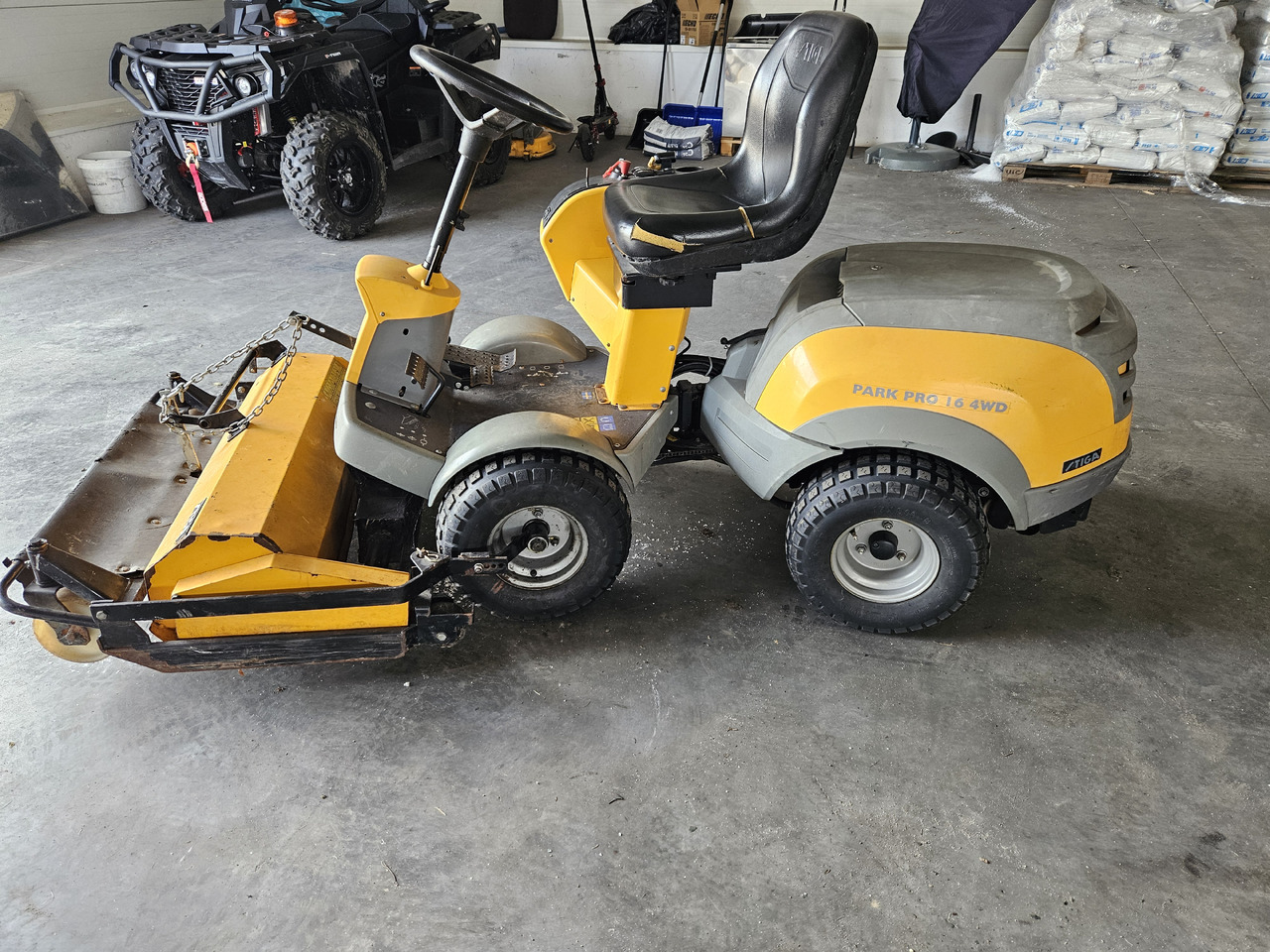 Stiga Park Pro 16 4WD - Garden mower: picture 3 Stiga Park Pro 16 4WD - Garden mower: picture 3