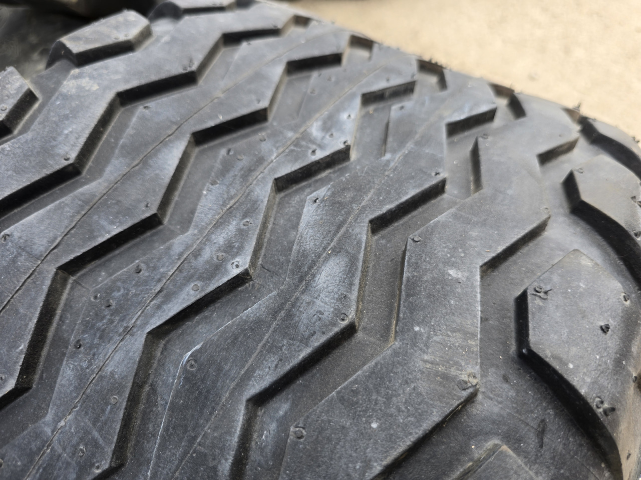 TRELLEBORG 340/55-16 - Tire for Construction machinery: picture 3 TRELLEBORG 340/55-16 - Tire for Construction machinery: picture 3