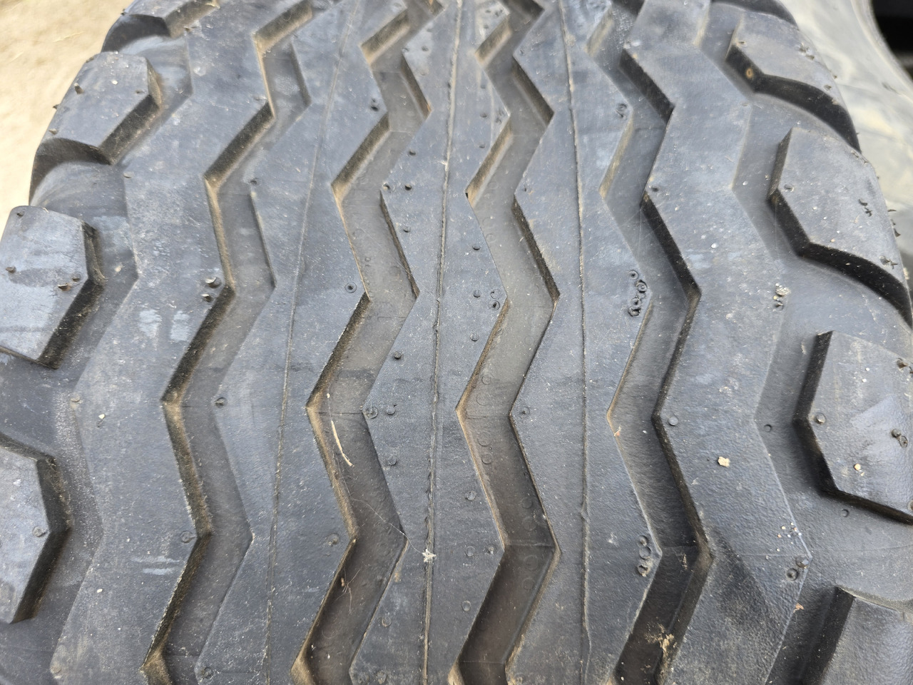 TRELLEBORG 340/55-16 - Tire for Construction machinery: picture 4 TRELLEBORG 340/55-16 - Tire for Construction machinery: picture 4