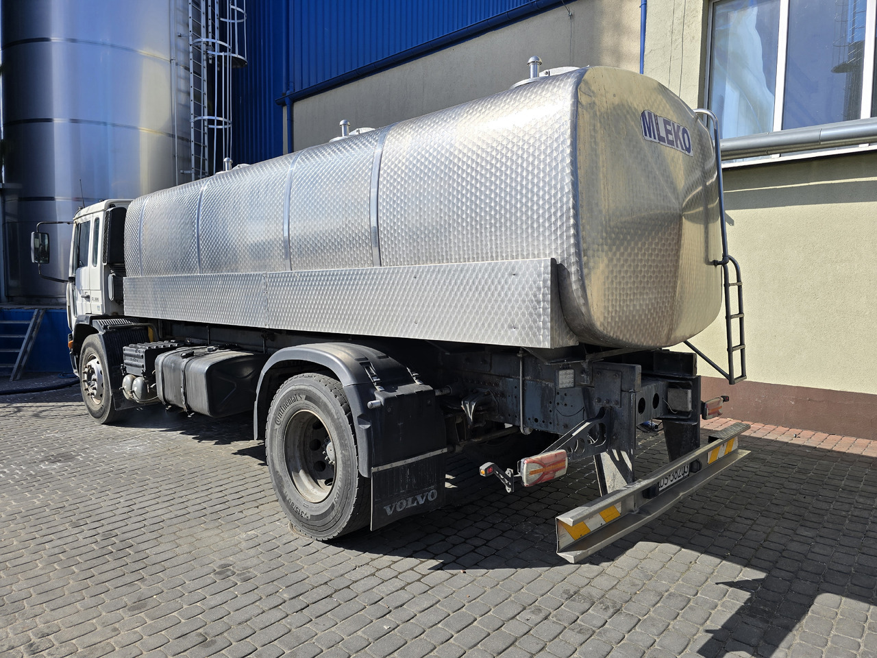 VOLVO FL 220 - Tank truck: picture 4 VOLVO FL 220 - Tank truck: picture 4