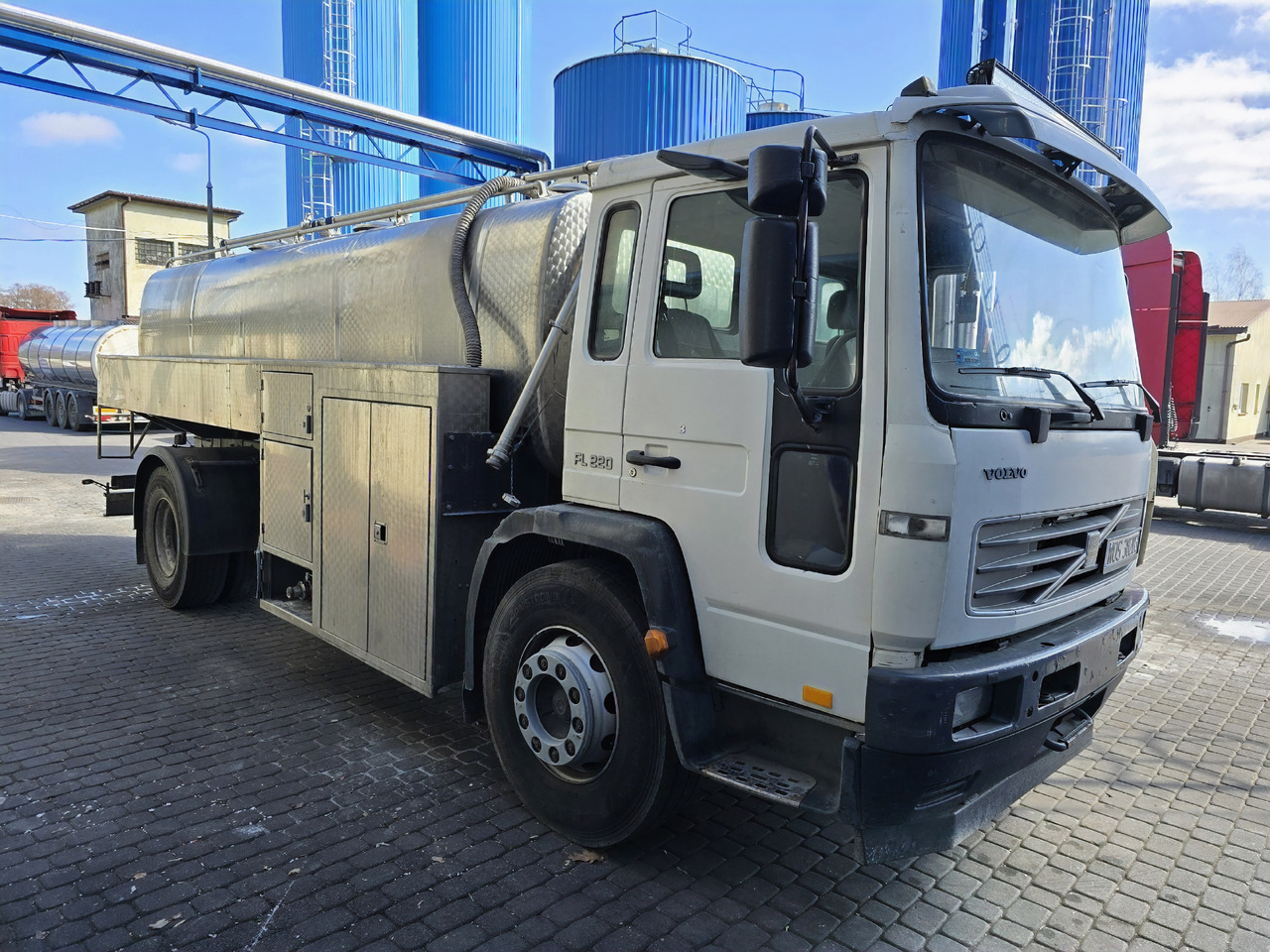 VOLVO FL 220 - Tank truck: picture 2 VOLVO FL 220 - Tank truck: picture 2