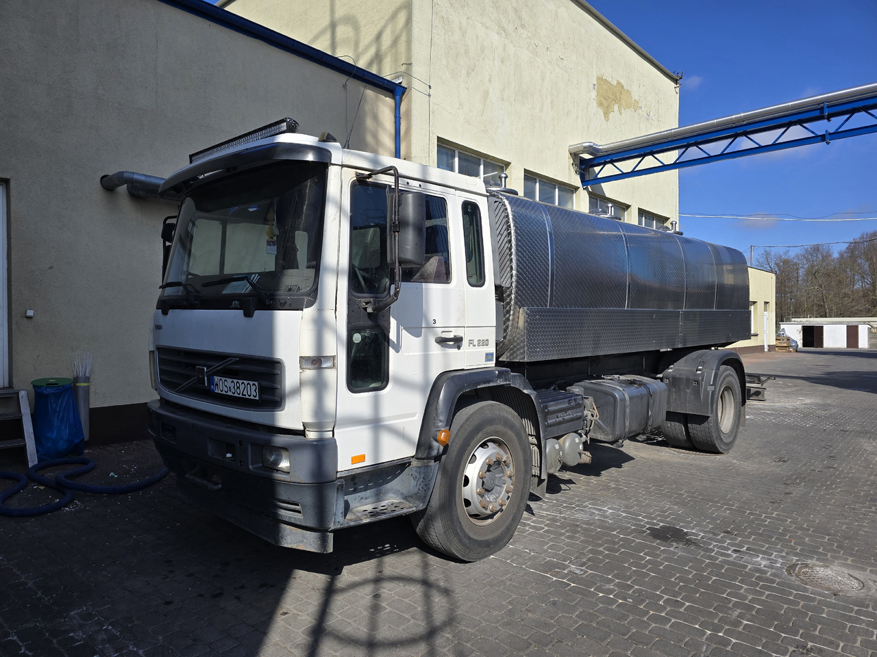 VOLVO FL 220 - Tank truck: picture 3 VOLVO FL 220 - Tank truck: picture 3