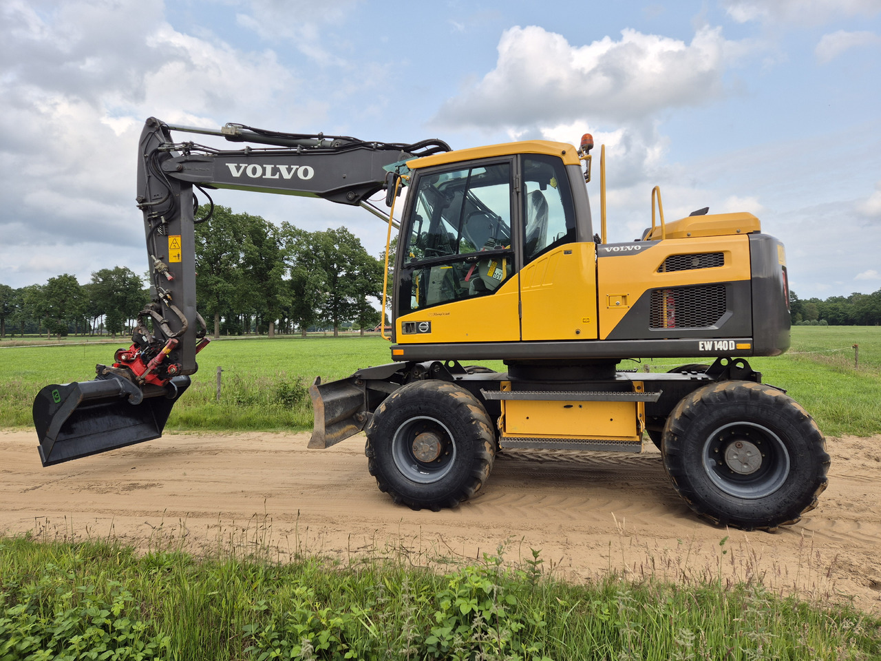 VOLVO EW 140 D - Wheel excavator: picture 1 VOLVO EW 140 D - Wheel excavator: picture 1