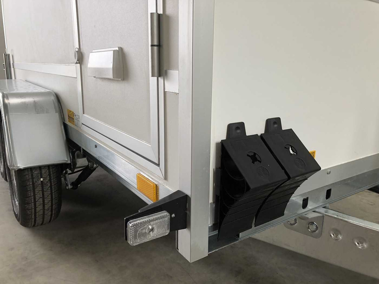 New Closed box trailer BLYSS F2030HTD Seitentür Kofferanhänger: picture 7