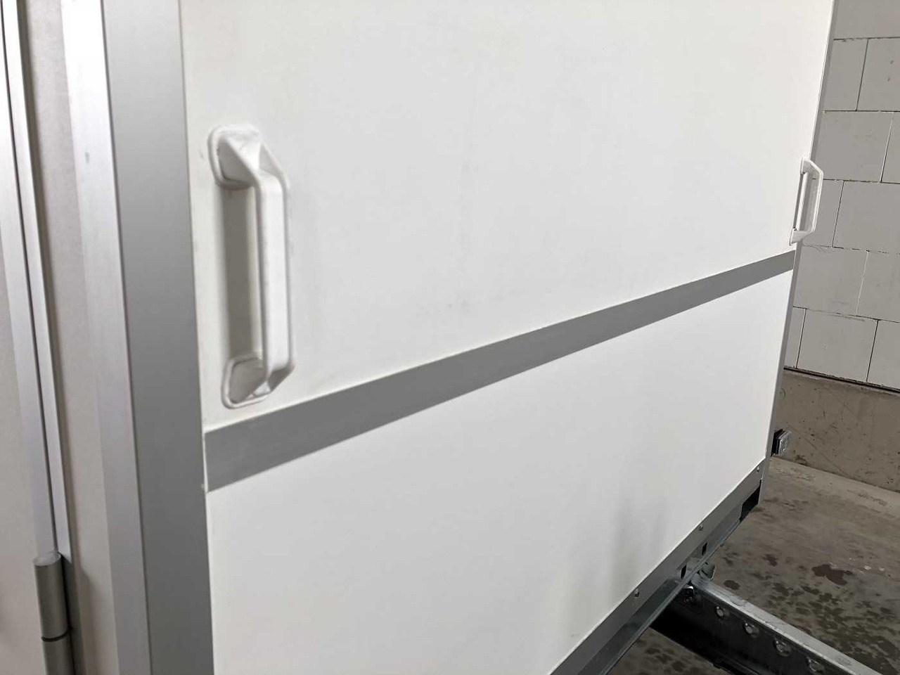 New Closed box trailer BLYSS F2030HTD Seitentür Kofferanhänger: picture 6