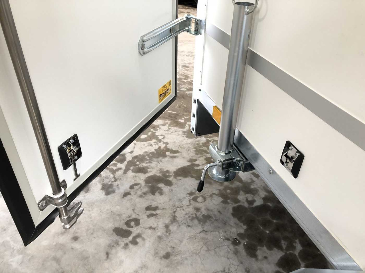 New Closed box trailer BLYSS F2030HTD Seitentür Kofferanhänger: picture 14