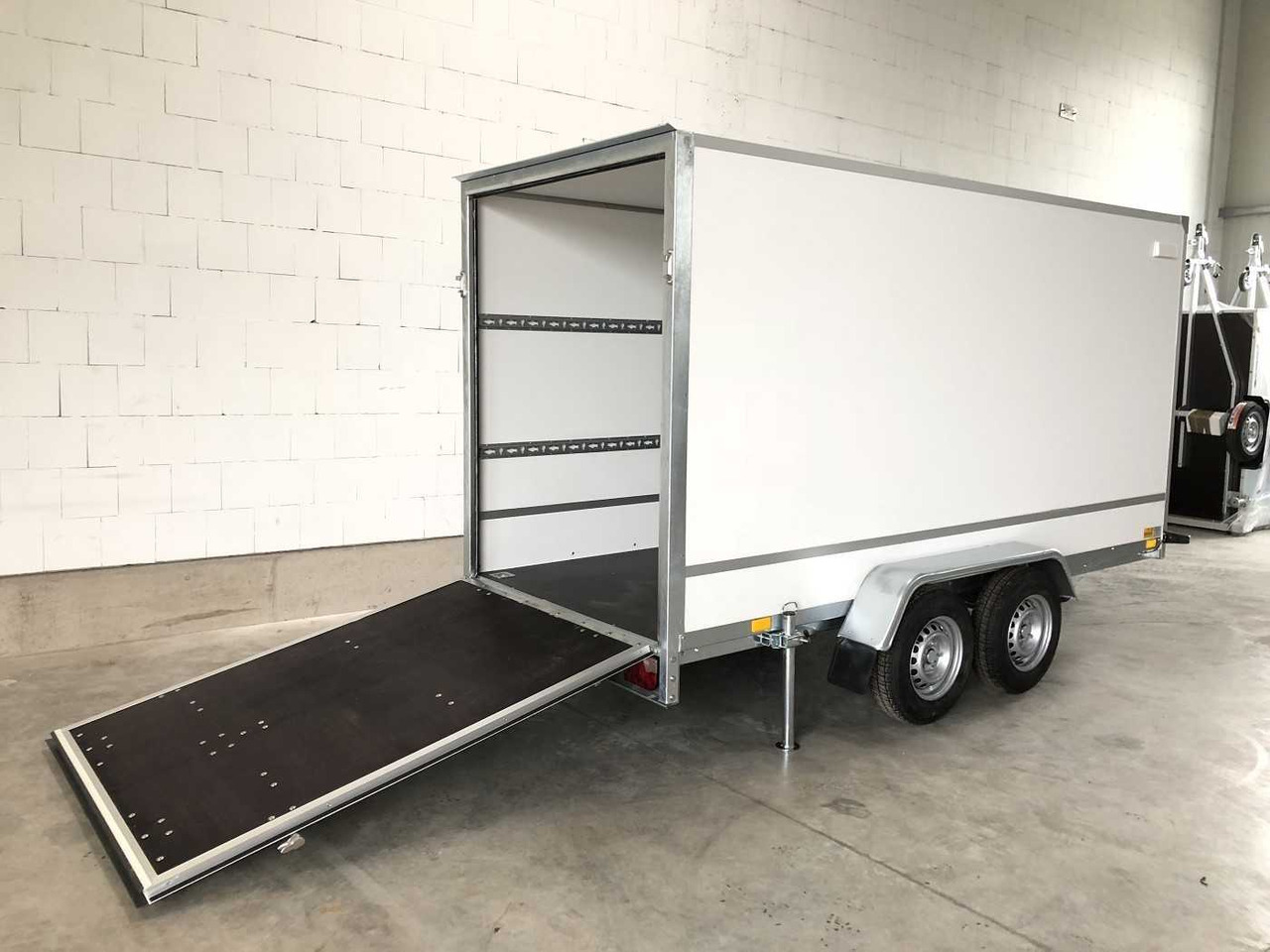 BLYSS F2736HTD Rampe Kofferanhänger - Closed box trailer: picture 1 BLYSS F2736HTD Rampe Kofferanhänger - Closed box trailer: picture 1