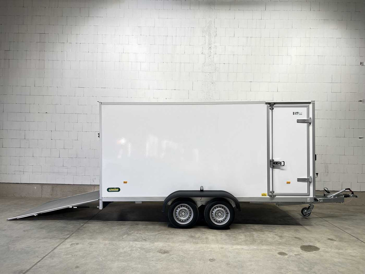 UNSINN UKU 421719-26-14 Rampe Tür Kofferanhänger - Closed box trailer: picture 2 UNSINN UKU 421719-26-14 Rampe Tür Kofferanhänger - Closed box trailer: picture 2