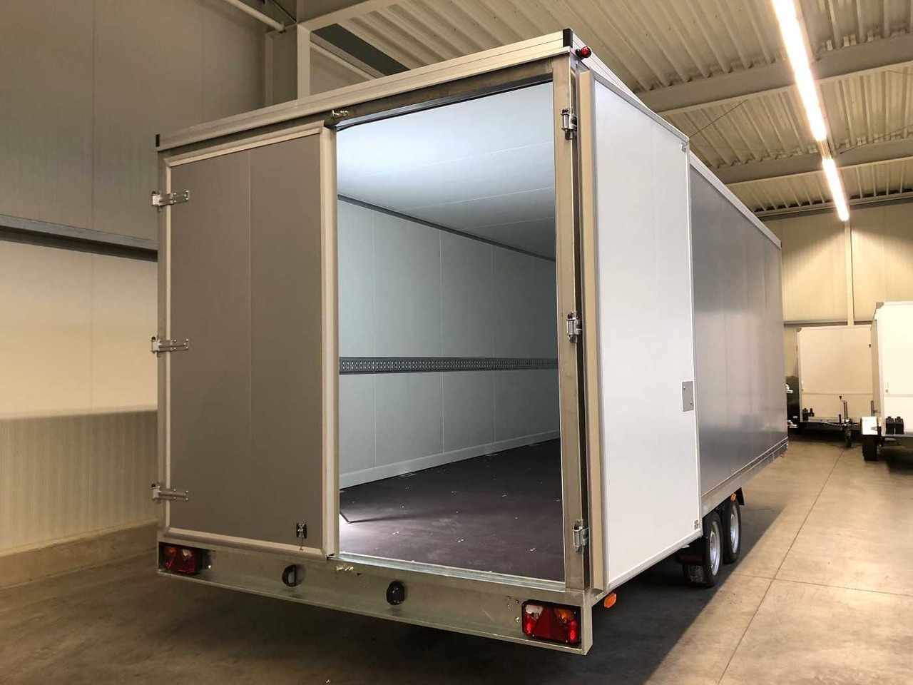 VEZEKO HK F 35.6 Kofferanhänger - Closed box trailer: picture 3 VEZEKO HK F 35.6 Kofferanhänger - Closed box trailer: picture 3