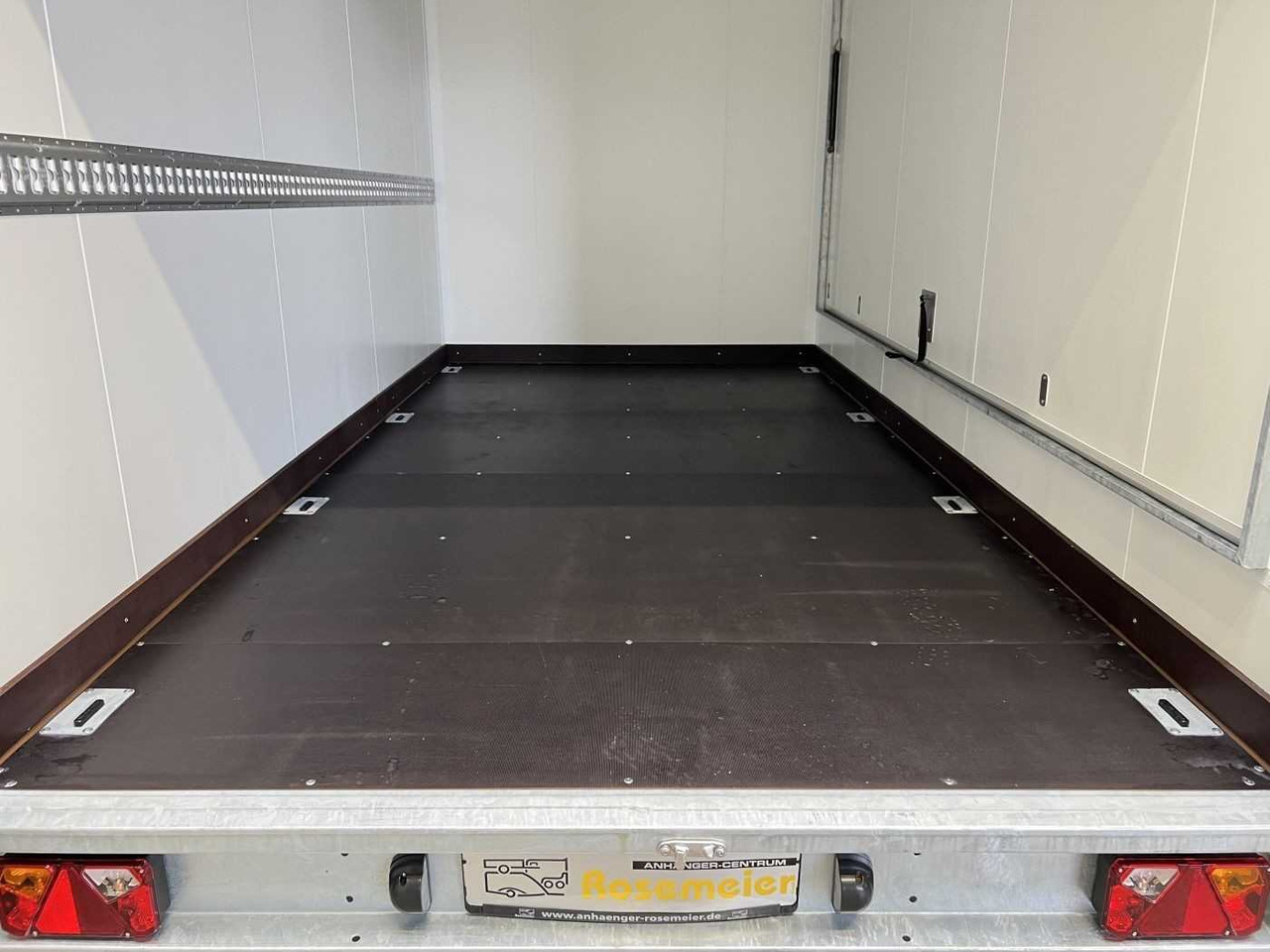 New Closed box trailer VEZEKO TK D 27.40 Flügeltüren+Seitenkl Promotionanhänger: picture 10