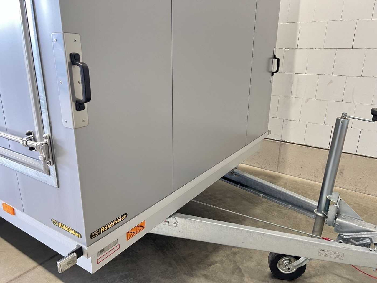 New Closed box trailer VEZEKO TK D 27.40 Flügeltüren+Seitenkl Promotionanhänger: picture 24