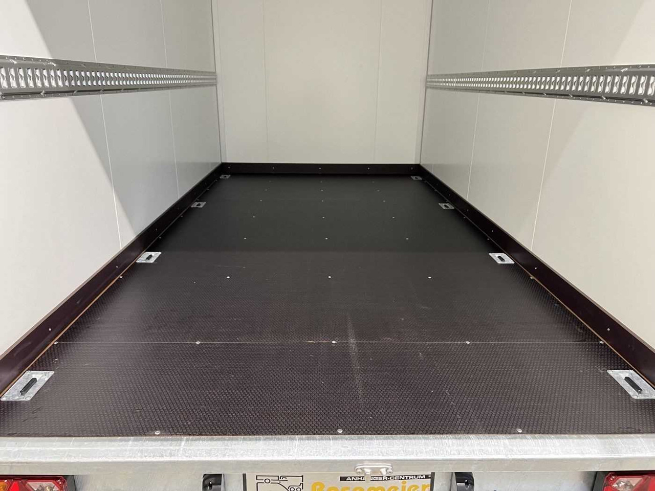 VEZEKO TK D 35.40 SP Flügeltüren Sond Kofferanhänger - Closed box trailer: picture 4 VEZEKO TK D 35.40 SP Flügeltüren Sond Kofferanhänger - Closed box trailer: picture 4