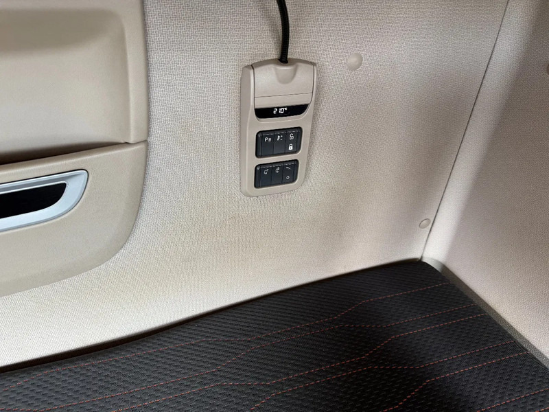 Cab chassis truck DAF XF 480 XF480 6X2 SSC CHASSIS EURO6 HOLLAND TRUCK TUV 4-2026 Smart Tacho: picture 14 Cab chassis truck DAF XF 480 XF480 6X2 SSC CHASSIS EURO6 HOLLAND TRUCK TUV 4-2026 Smart Tacho: picture 14