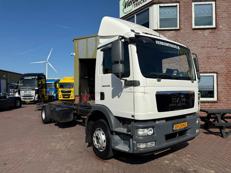 MAN TGM 15.250 TGM 15.250 4X2 BL / PTO-Nebenantrieb / voll MAN Service / Top Zustand !! - Cab chassis truck: picture 1 MAN TGM 15.250 TGM 15.250 4X2 BL / PTO-Nebenantrieb / voll MAN Service / Top Zustand !! - Cab chassis truck: picture 1