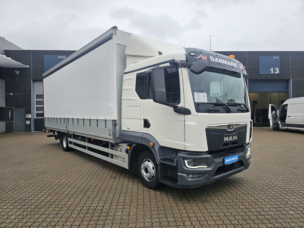 MAN TGL 12.250 - Curtainsider truck: picture 2 MAN TGL 12.250 - Curtainsider truck: picture 2