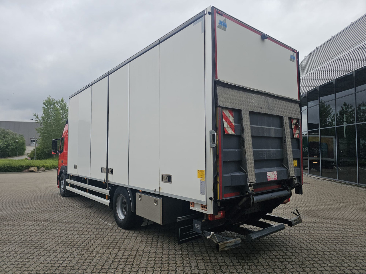 Volvo FM340 - Box truck: picture 4 Volvo FM340 - Box truck: picture 4