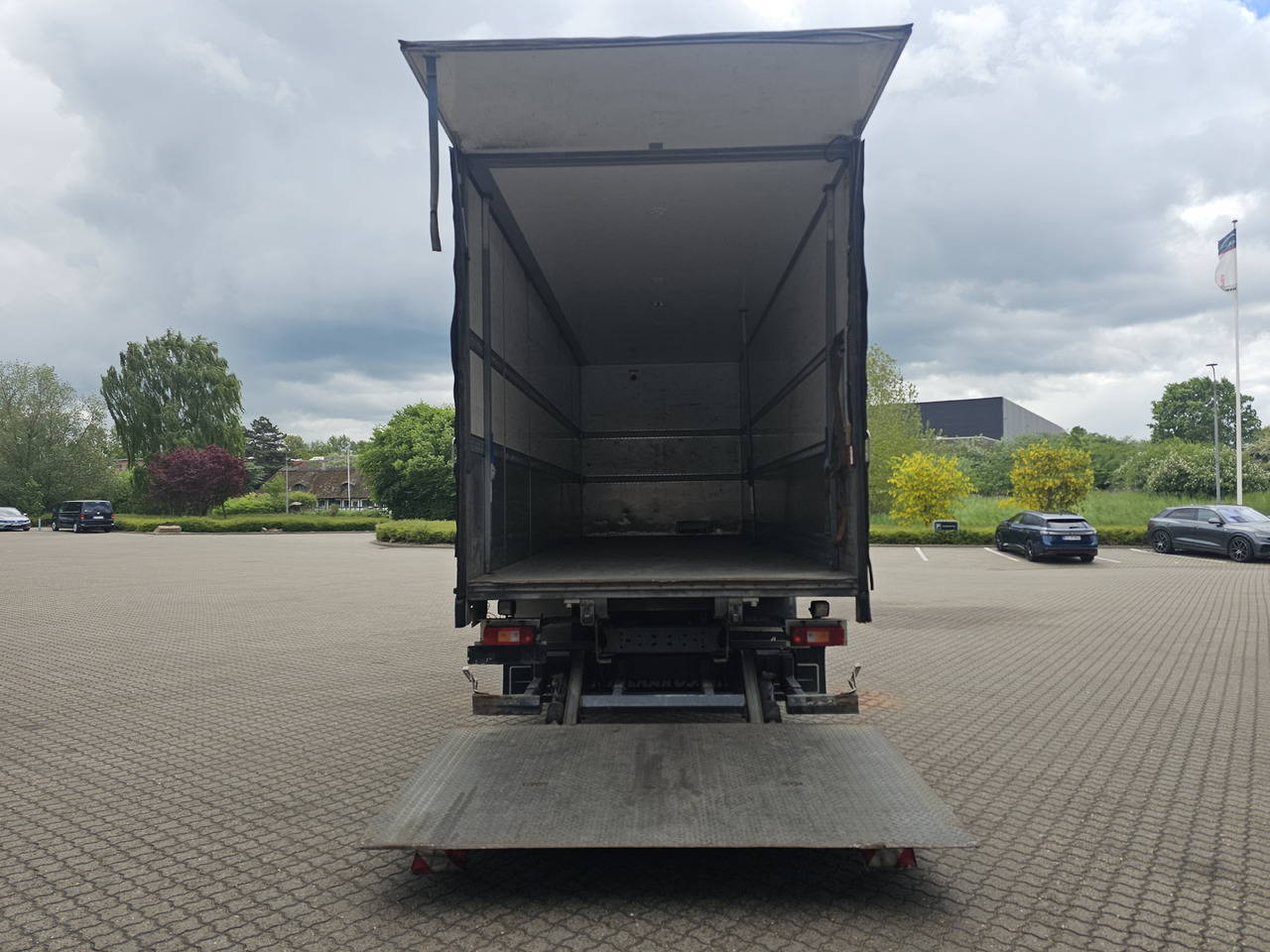 Volvo FM340 - Box truck: picture 5 Volvo FM340 - Box truck: picture 5