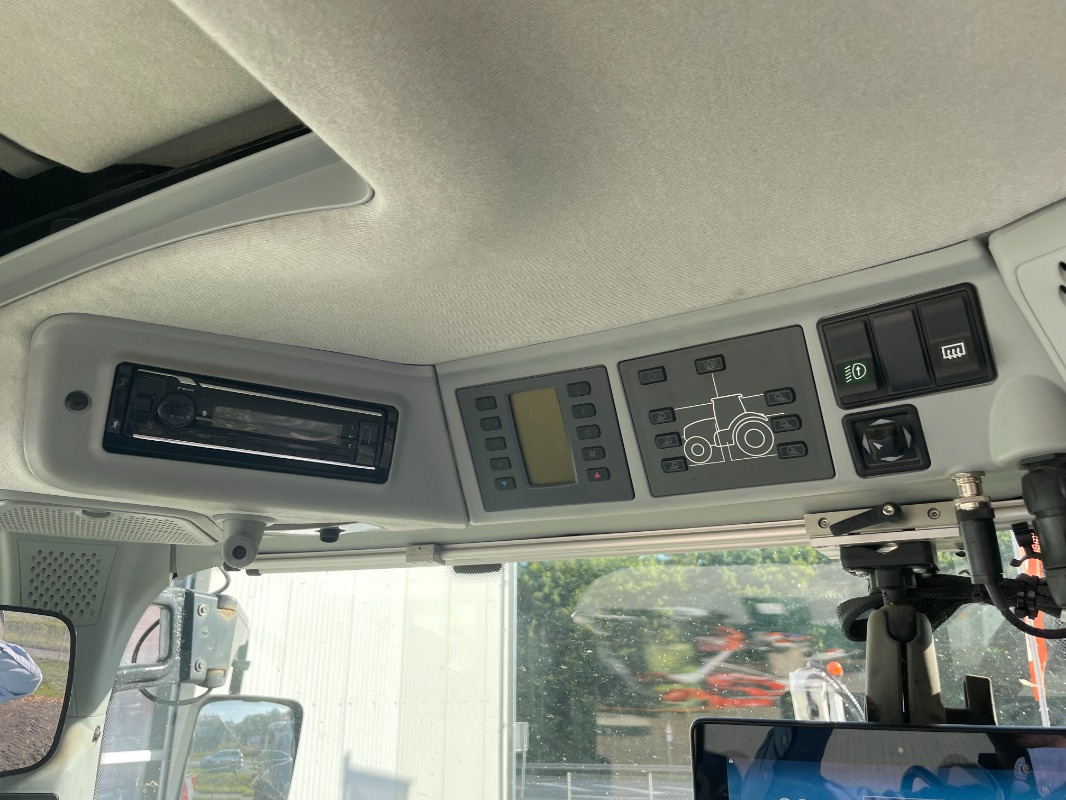 CLAAS Arion 660 CMATIC - Farm tractor: picture 3 CLAAS Arion 660 CMATIC - Farm tractor: picture 3