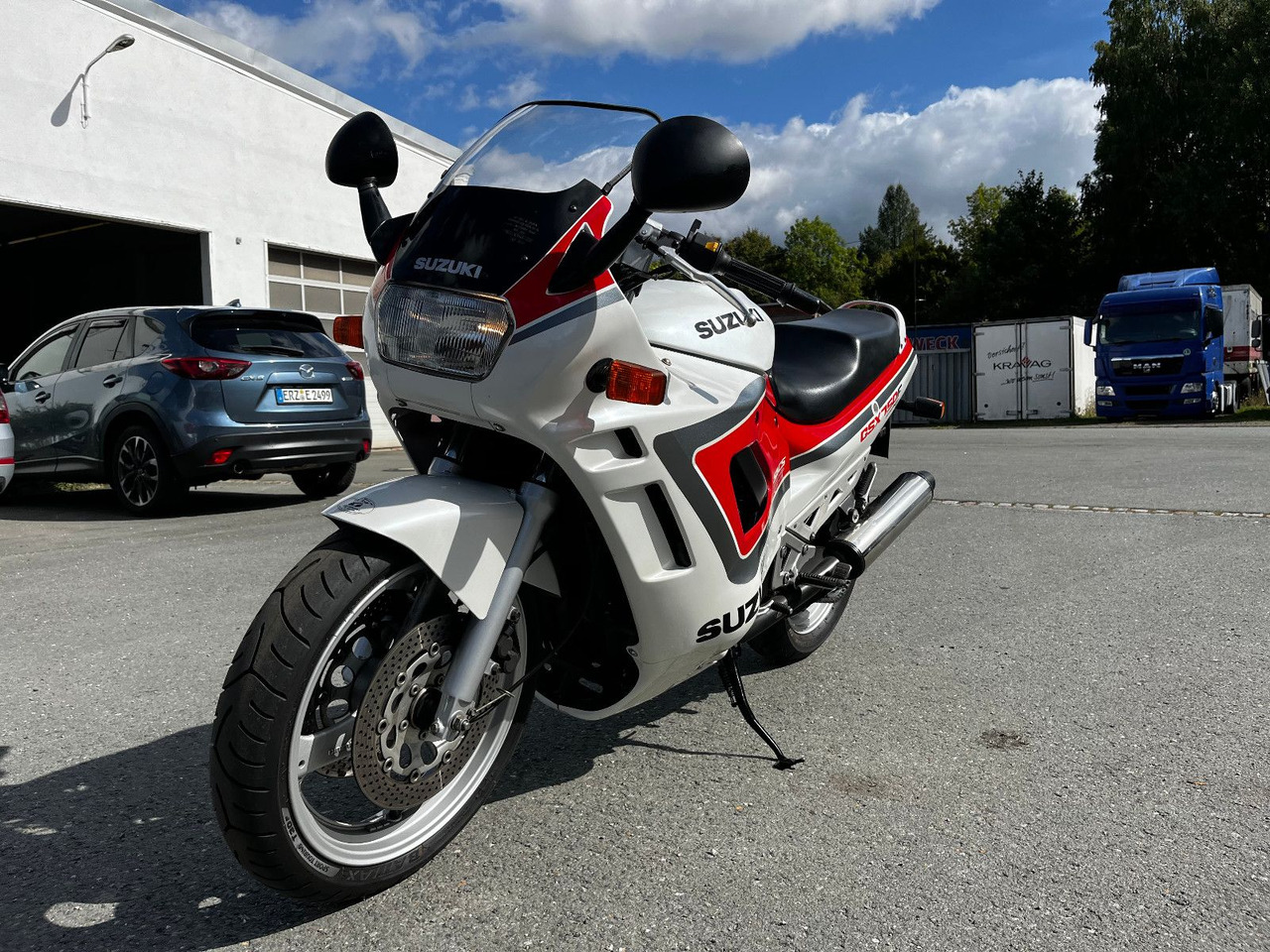 Suzuki GSX 750 - Motorcycle: picture 2 Suzuki GSX 750 - Motorcycle: picture 2