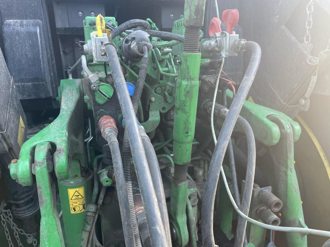 John Deere 6175M - Farm tractor: picture 2 John Deere 6175M - Farm tractor: picture 2