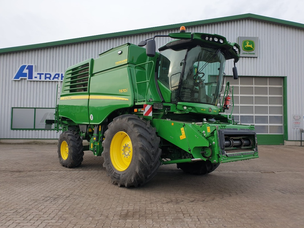 Combine harvester John Deere T670: picture 16