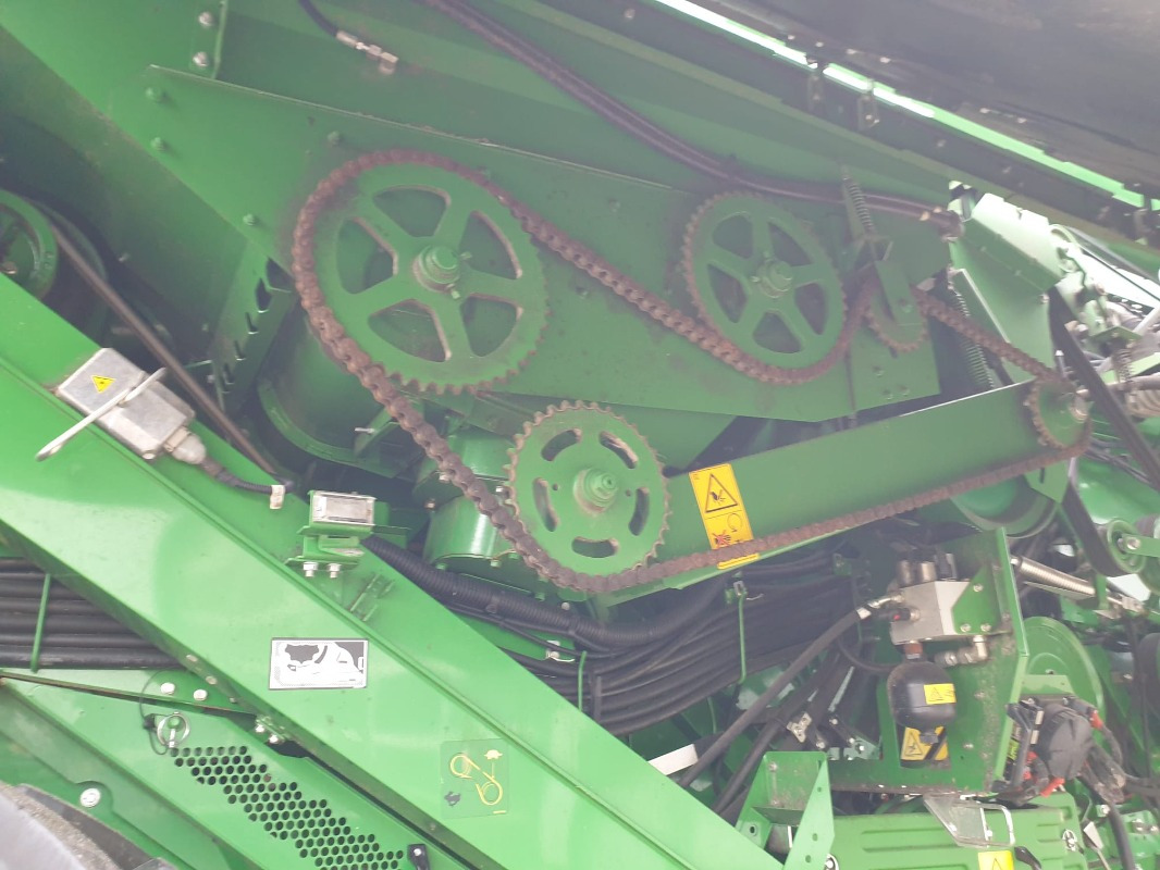 Combine harvester John Deere T670: picture 11