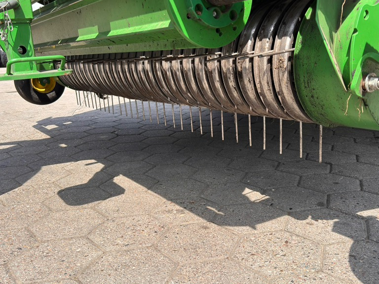 John Deere V461R - Bale wrapper: picture 5 John Deere V461R - Bale wrapper: picture 5