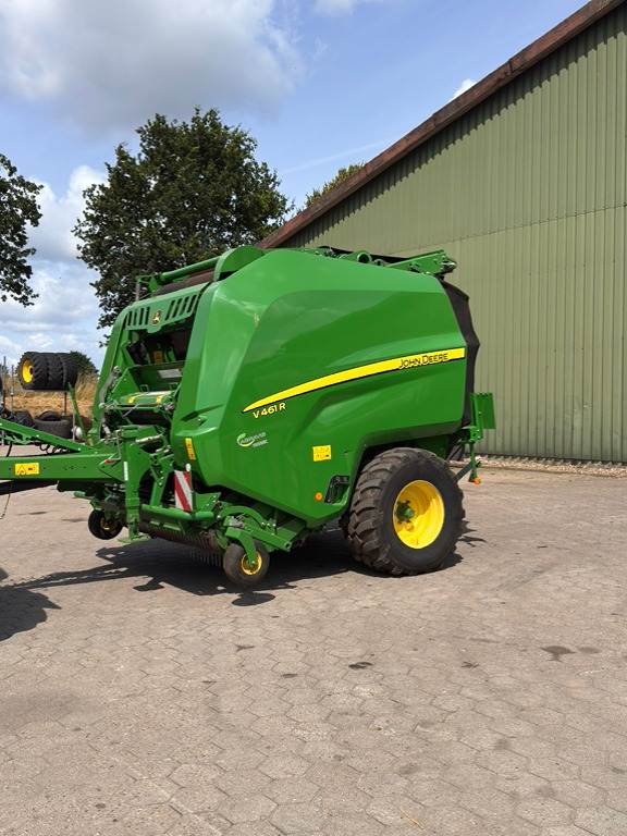 John Deere V461R - Bale wrapper: picture 1 John Deere V461R - Bale wrapper: picture 1