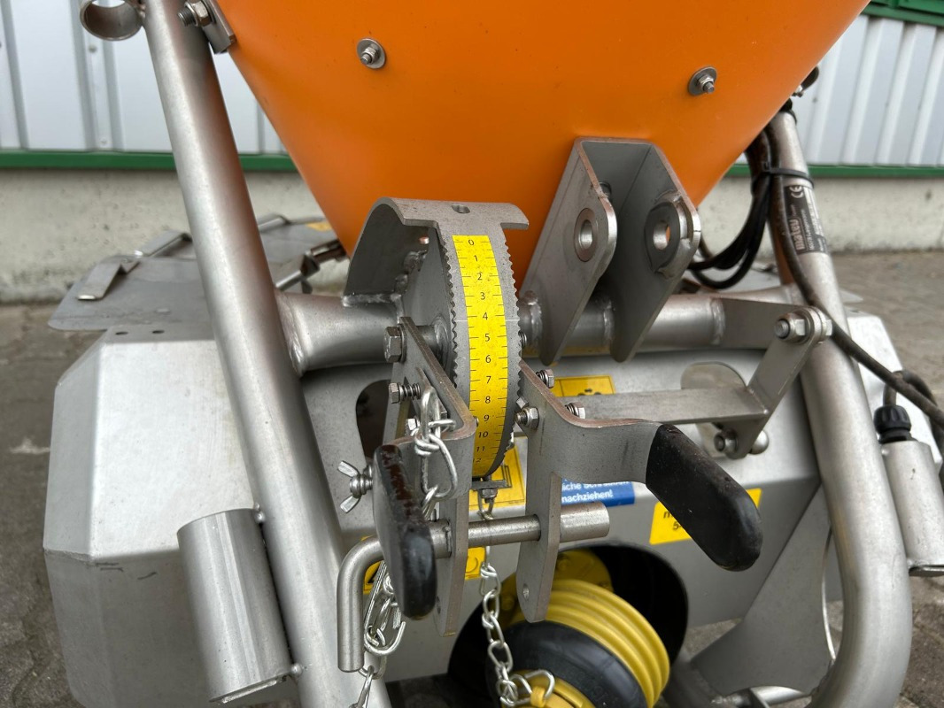 Matev SPR-H/M 125 IX - Sand/ Salt spreader: picture 5 Matev SPR-H/M 125 IX - Sand/ Salt spreader: picture 5