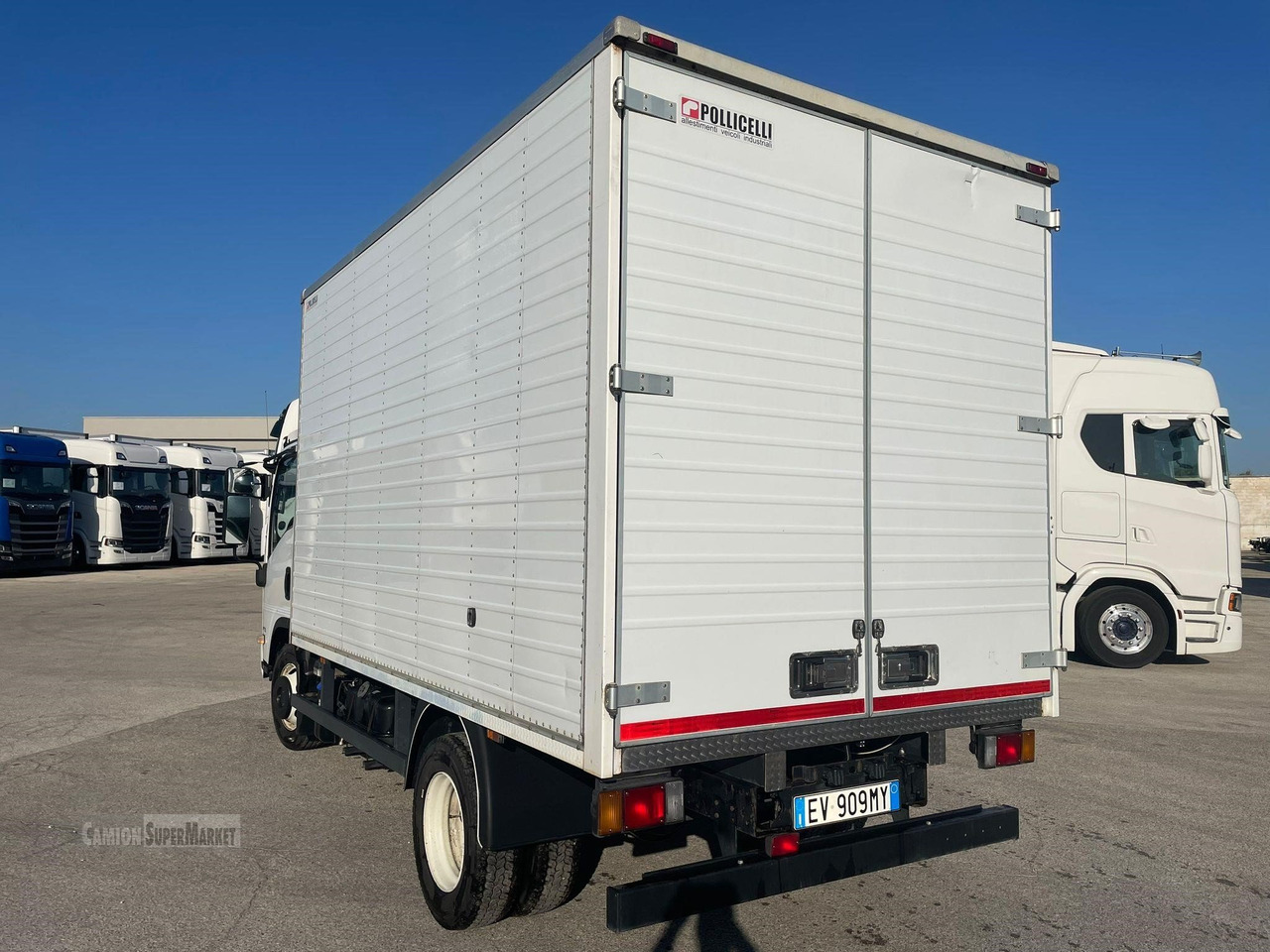 ISUZU P75 - Box truck: picture 4 ISUZU P75 - Box truck: picture 4