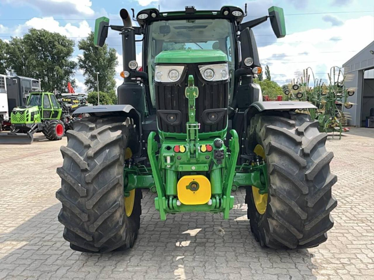 John Deere 6R230 - Farm tractor: picture 2 John Deere 6R230 - Farm tractor: picture 2