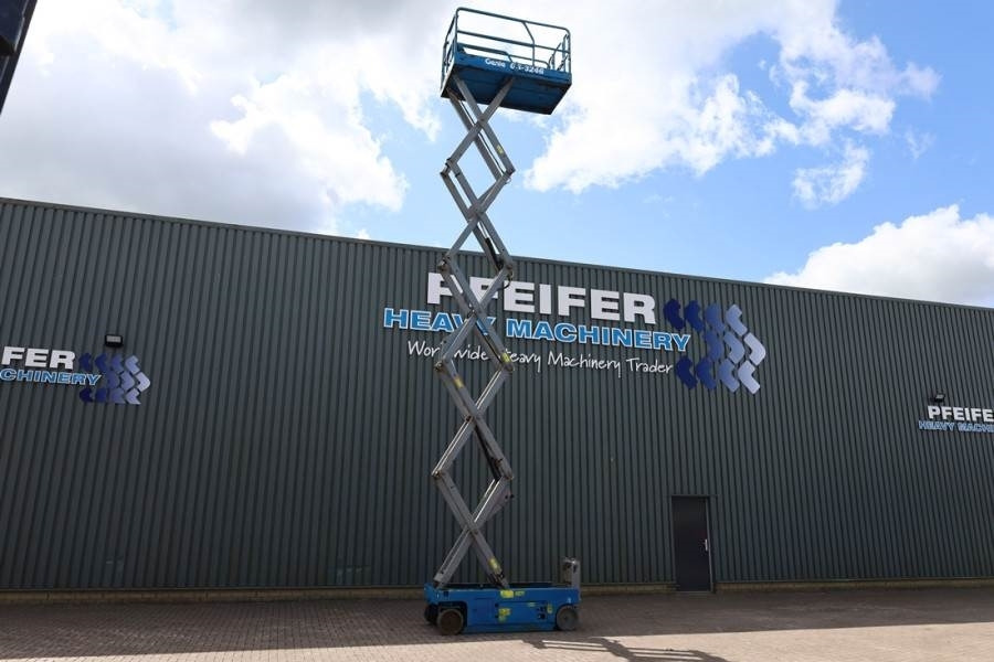Genie GS3246 Electric, Working Height 11.75 m, 318kg Cap - Scissor lift: picture 3 Genie GS3246 Electric, Working Height 11.75 m, 318kg Cap - Scissor lift: picture 3
