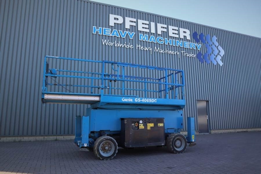 Genie GS4069DC Electric, 14m Working Height, 363kg Capac - Scissor lift: picture 3 Genie GS4069DC Electric, 14m Working Height, 363kg Capac - Scissor lift: picture 3