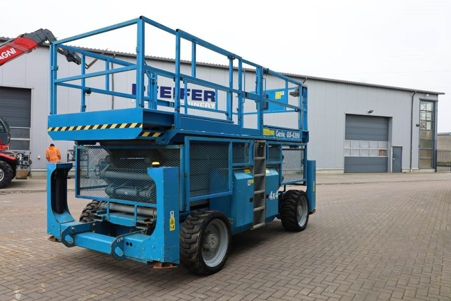 Genie GS4390 Diesel, 4x4 Drive, 15m Working Height, 680k - Scissor lift: picture 2 Genie GS4390 Diesel, 4x4 Drive, 15m Working Height, 680k - Scissor lift: picture 2