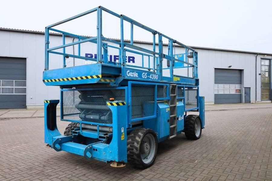 Genie GS4390 Diesel, 4x4 Drive, 15m Working Height, 680k - Scissor lift: picture 2 Genie GS4390 Diesel, 4x4 Drive, 15m Working Height, 680k - Scissor lift: picture 2