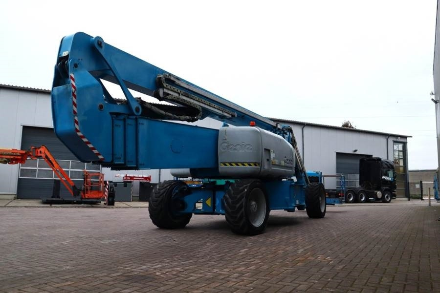 Genie ZX135/70 Diesel, 4x4x4 Drive, 43m Lifting Height, - Articulated boom: picture 2 Genie ZX135/70 Diesel, 4x4x4 Drive, 43m Lifting Height, - Articulated boom: picture 2