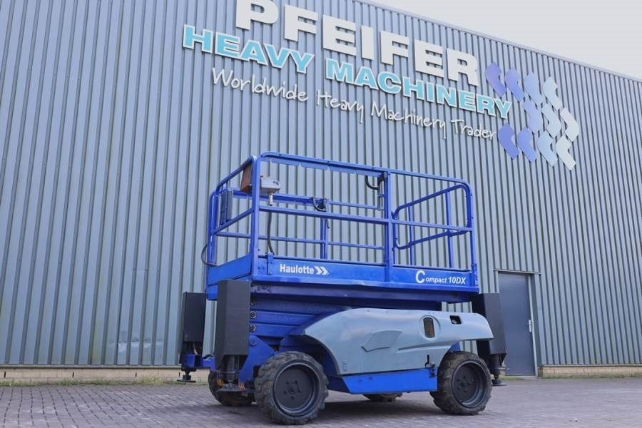 Haulotte COMPACT 10DX Diesel, 4x4 Drive, 10.15m Working Hei - Scissor lift: picture 1 Haulotte COMPACT 10DX Diesel, 4x4 Drive, 10.15m Working Hei - Scissor lift: picture 1