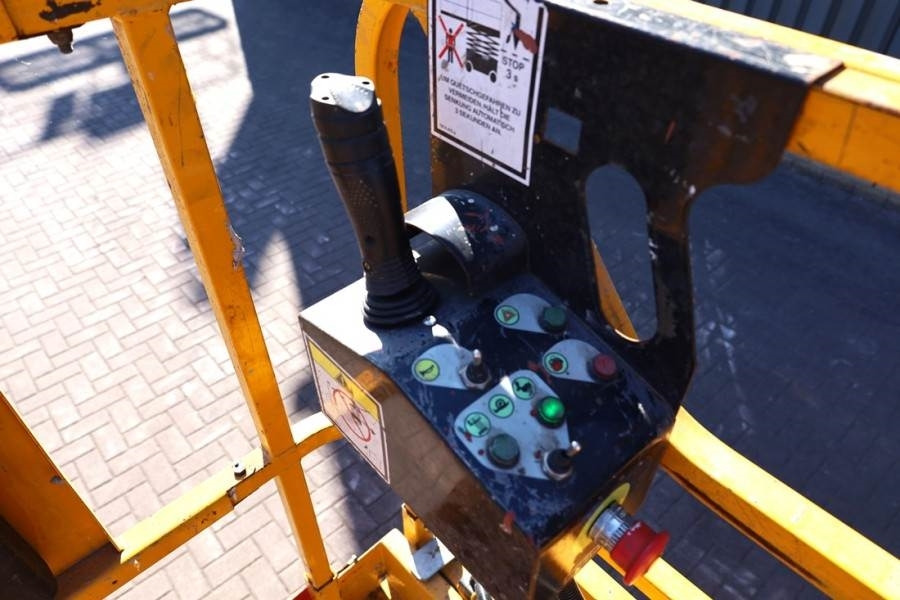 Haulotte Compact 10 Electric, 10m Working Height, 450kg Cap - Scissor lift: picture 5 Haulotte Compact 10 Electric, 10m Working Height, 450kg Cap - Scissor lift: picture 5